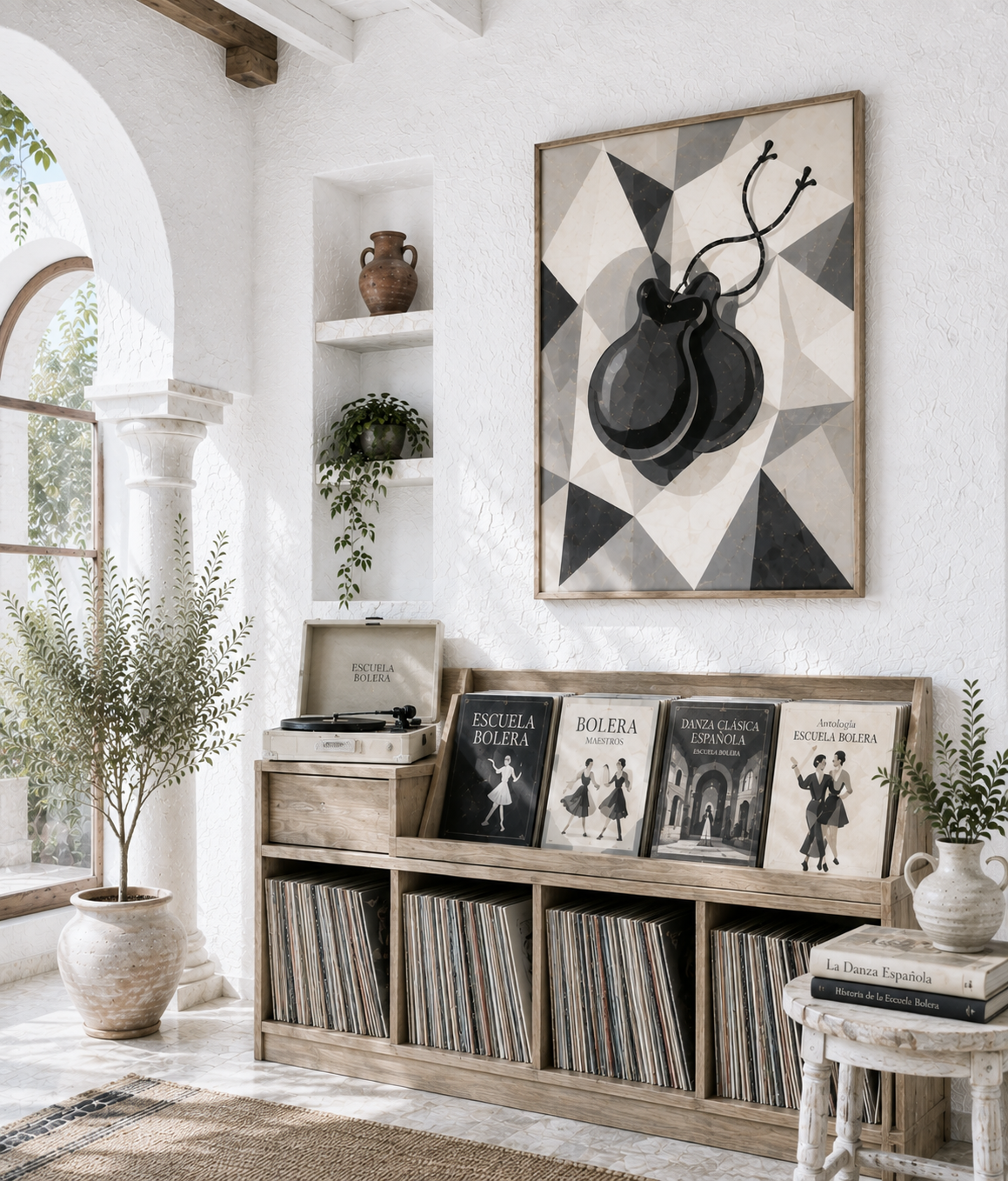 Sala andaluza blanca con discos de música de Escuela Bolera y un cuadro cubista de castañuelas.